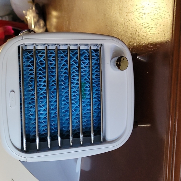 Desktop AC - Picture 7 of 11